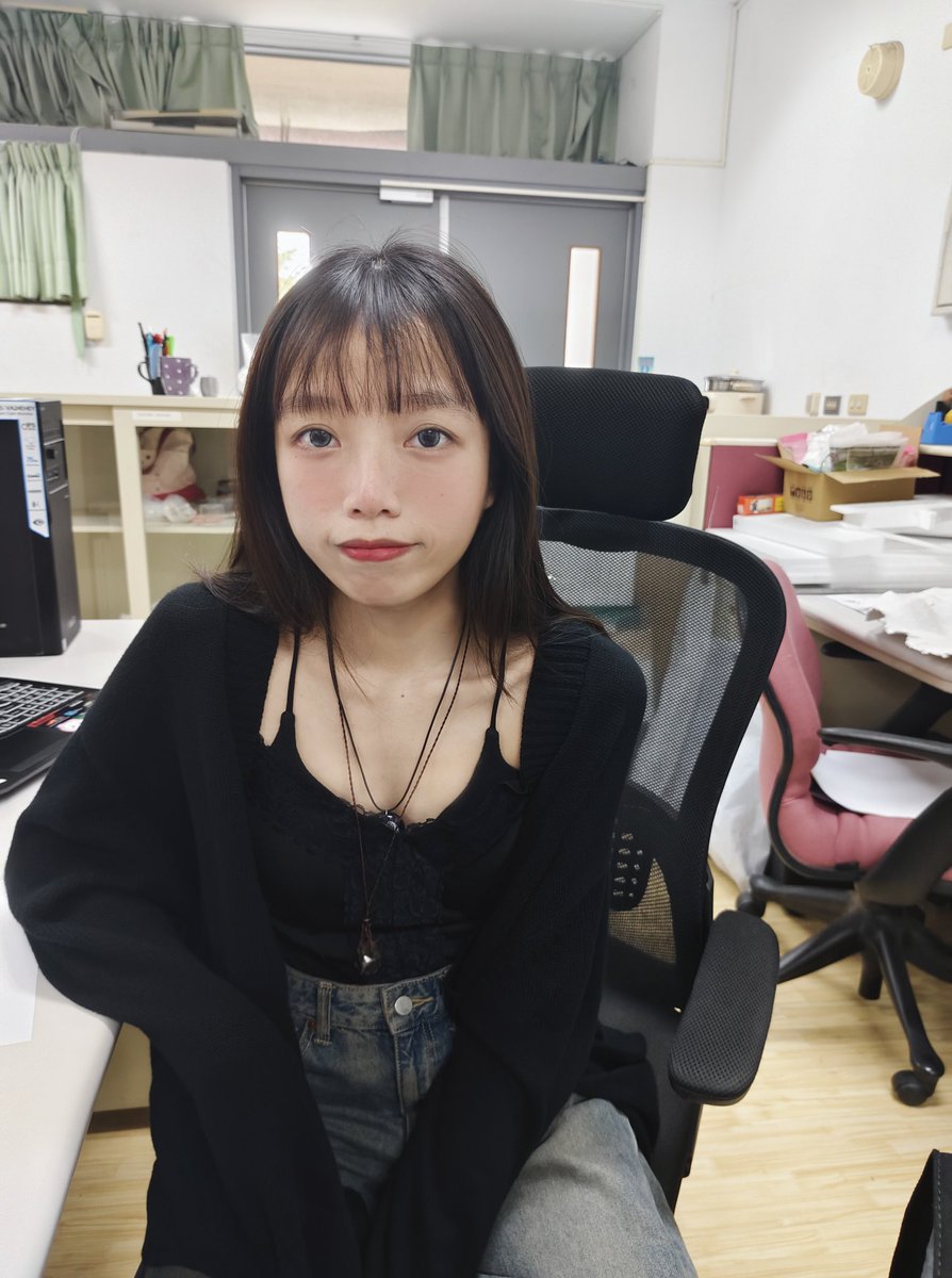 滿臉被論文折磨的疲倦🥹 https://t.co/Tqti4q74ox