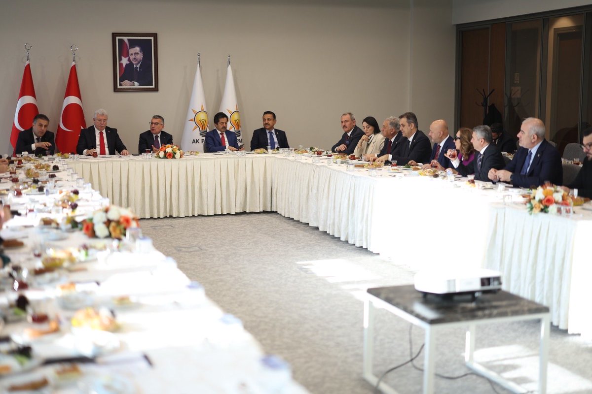 📍 AK Parti Genel Merkezi

Grup Başkanımız Sn. Abdullah Güler ve Grup Başkanvekilimiz Sn. Muhammet Emin Akbaşoğlu başkanlığında, Milletvekillerimizle kapsamlı bir istişare toplantısı gerçekleştirdik.

Meclis çalışmalarımızı Türkiye Yüzyılı hedeflerine uygun, en verimli şekilde