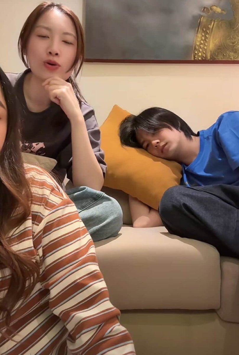 GreyMino2412's tweet photo. 3 years have passed without any change 🥺🥺
Actually, there is always someone in the corner who likes this look of you 😘😘

#BibleBuild #Bubbles https://t.co/QT9ywftkVU