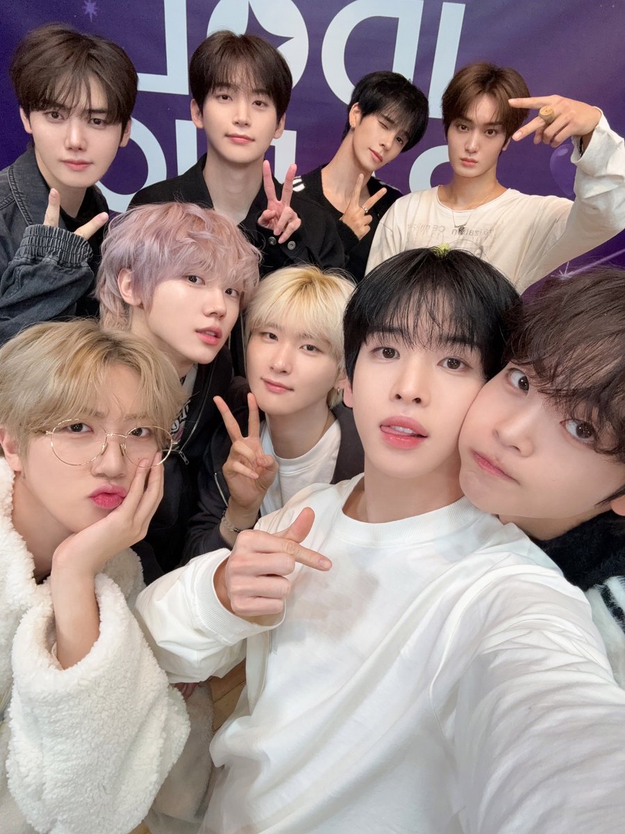 [📸] 251126
MBC #아이돌라디오4
⠀ 
#CRAVITY #크래비티
#DaretoCrave_Epilogue
#LemonadeFever