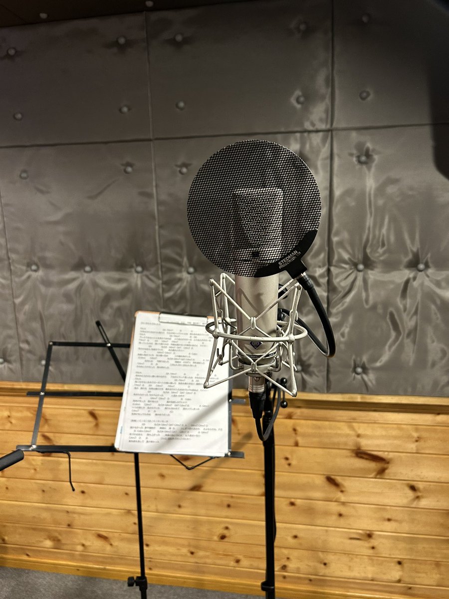 一度録りおえた歌の
歌詞が進化して
もう一度録り直し

この工程が
より歌も自分も良くなる
大事な時間だな〜

歌い方も変わる変わる

あとはギター弾きながら果たしてニュアンスを保持して歌えるのかどうか

練習だ練習！