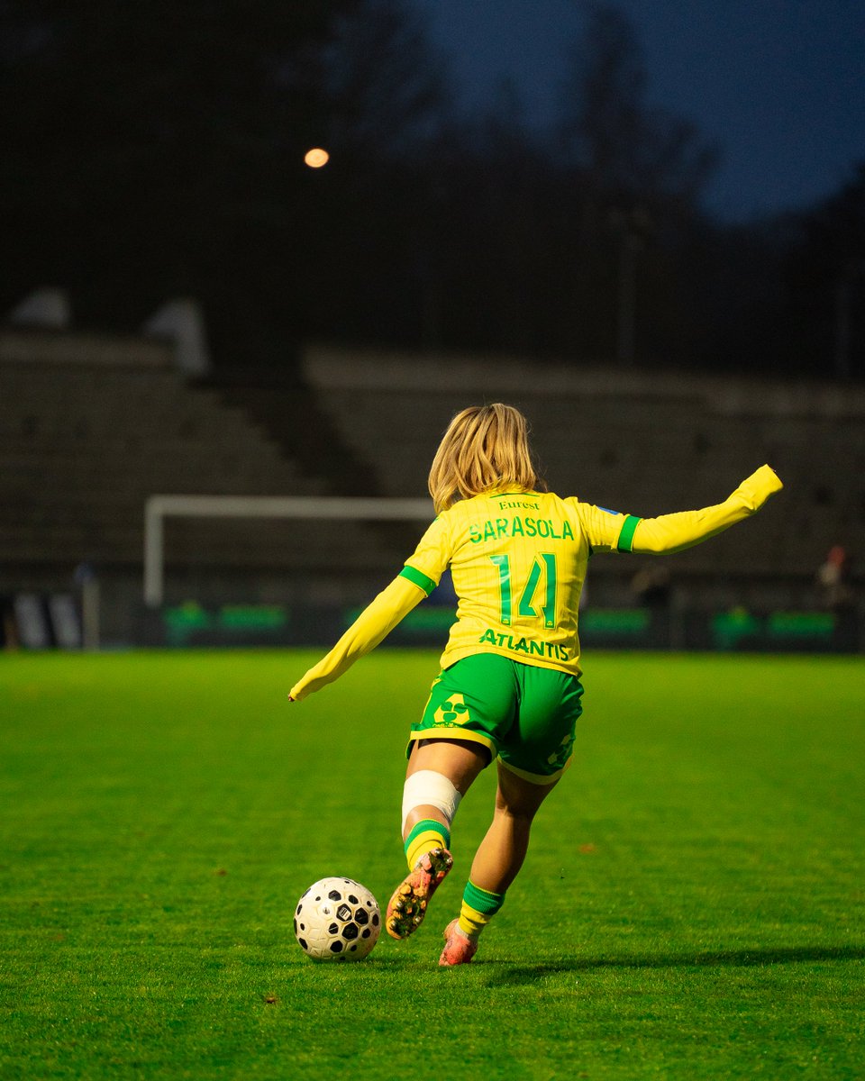 🏥 𝗗𝗲𝘀 𝗻𝗼𝘂𝘃𝗲𝗹𝗹𝗲𝘀 𝗱'𝗜𝘇𝗮𝗿𝗻𝗲.

Touchée au genou face à Fleury, notre jeune latérale espagnole a passé des examens qui ont confirmé une rupture du ligament croisé antérieur du genou droit. 😔

Contigo Iza. 💛💚

📸 @alexisbzq_photo

#OnEstNantes #ArkemaPL