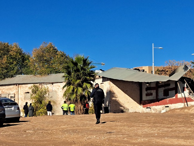 Cae la Huerta de la Mariana

Tras un primer intento frustrado, el cortijo y las naves han sido demolidos este miércoles por el gobierno local, que no ha tenido en cuenta las reivindicaciones vecinales
👇👇👇
elindependientedegranada.es/ciudadania/cae…