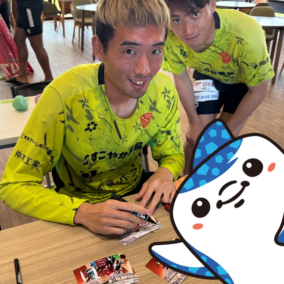 fcr_info's tweet image. 🛒｜11/29(土)八戸戦 グッズ購入者特典！

選手監督が心を込めてメッセージを書きました✍
ぜひゲットしてください😌🌟

❯❯❯ 𝗡𝗘𝗫𝗧 𝗠𝗔𝗧𝗖𝗛
🏆明治安田J3リーグ 第38節
🆚#ヴァンラーレ八戸
🗓11/29 15:00
🏟#沖縄県陸

#FC琉球