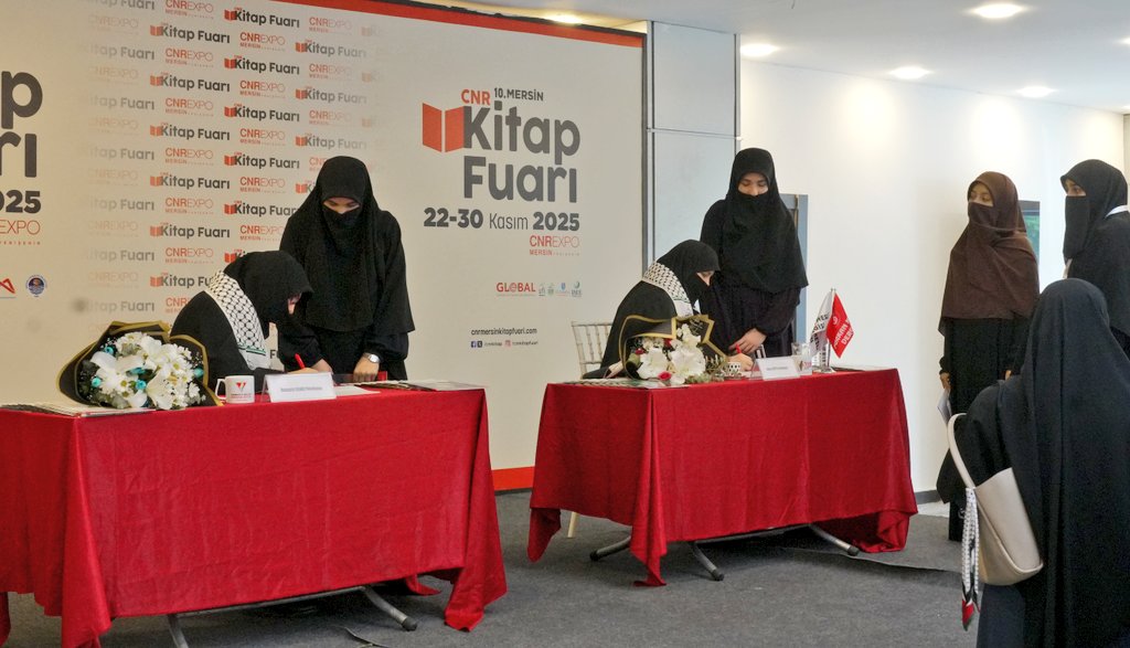 Yazarlarımız Mersin Kitap Fuarında!

Yazarlarımızdan Semra Kuytul Hocahanım (<a href="/semrakuytul/">Semra Kuytul</a>) ve Rumeysa Yılmaz Hocahanım (<a href="/Rmysa__Ylmaz/">Rumeysa Şenay Yılmaz</a>) Mersin Kitap Fuarında düzenlenen imza gününde okurlarıyla buluştu.