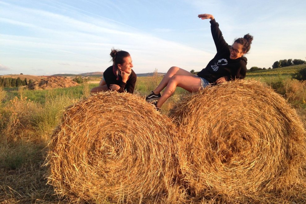 emprenderural's tweet image. Y si tu próxima oficina fuera un pueblo? 💻🌱

Rosa y Raquel ya lo han hecho: teletrabajo y vida rural en Fuentenebro.

Lee su historia aquí 👇🔗bit.ly/4p2GHW5

#Teletrabajo #mundorural #smartworking #EmprendeRural