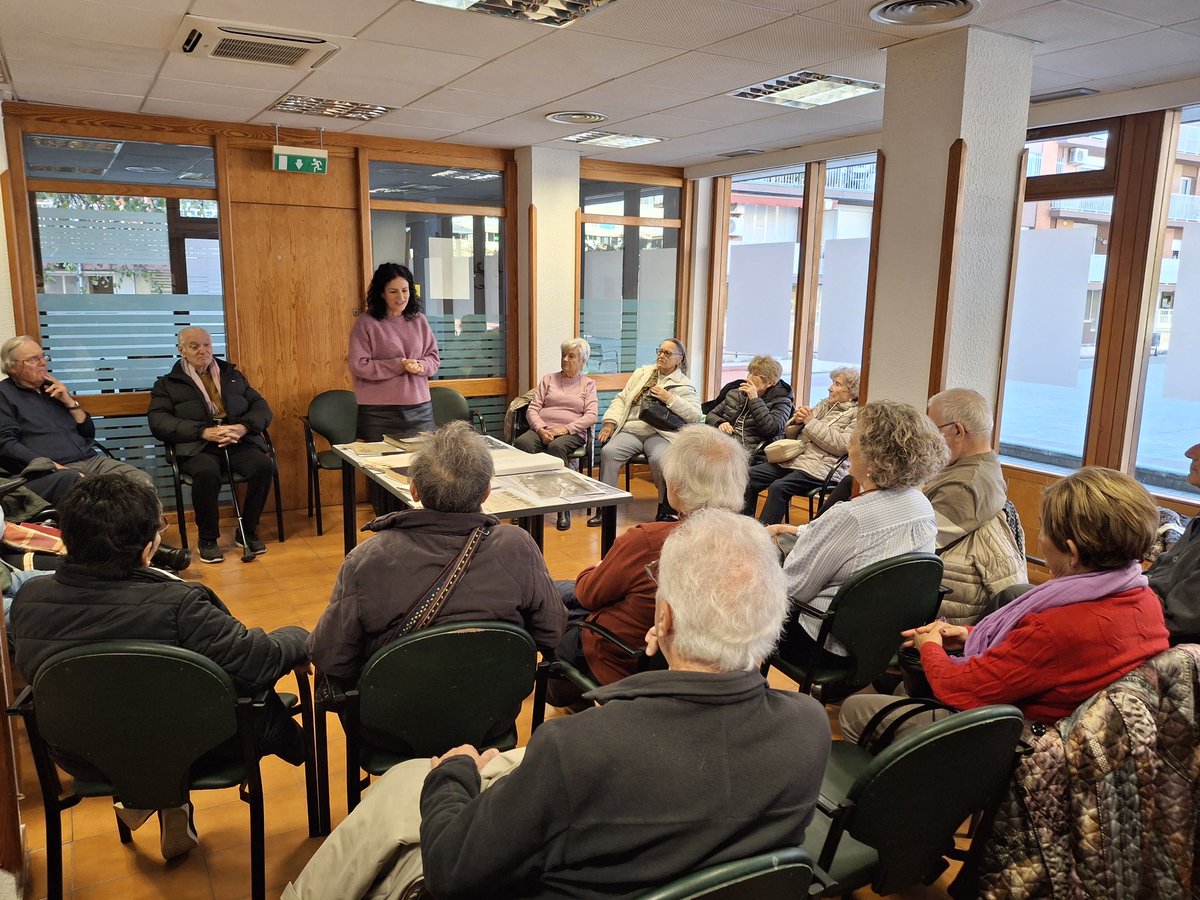 📤 L’Arxiu es fa itinerant! Avui hem portat un tastet de l’#ACGAF al Casal de Gent Gran de la Xarxa de Centres Cívics de l'<a href="/ajuntamentvng/">Vilanova i la Geltrú</a> 
Com va ser la Guerra Civil a #VNG i el valor dels documents per entendre la nostra història. #Memòriahistòrica i records compartits! 📚