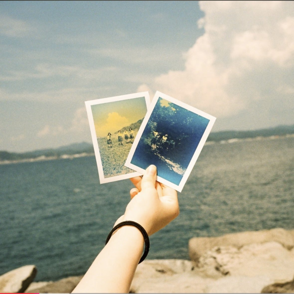 ｢ポラロイド｣

校舎で過ごした日

一緒に笑ったあの日

永遠と思ってたあの日

いつか終わることを知った日…

通り過ぎた日々は
たくさんキラキラしてたんだね

｢はいチーズ｣

今、この瞬間を大切に
今、この瞬間を生きよう

今が美しいから✨️

#BLUEGOATS
#青春

youtu.be/hH8WYPBDDDc?si…