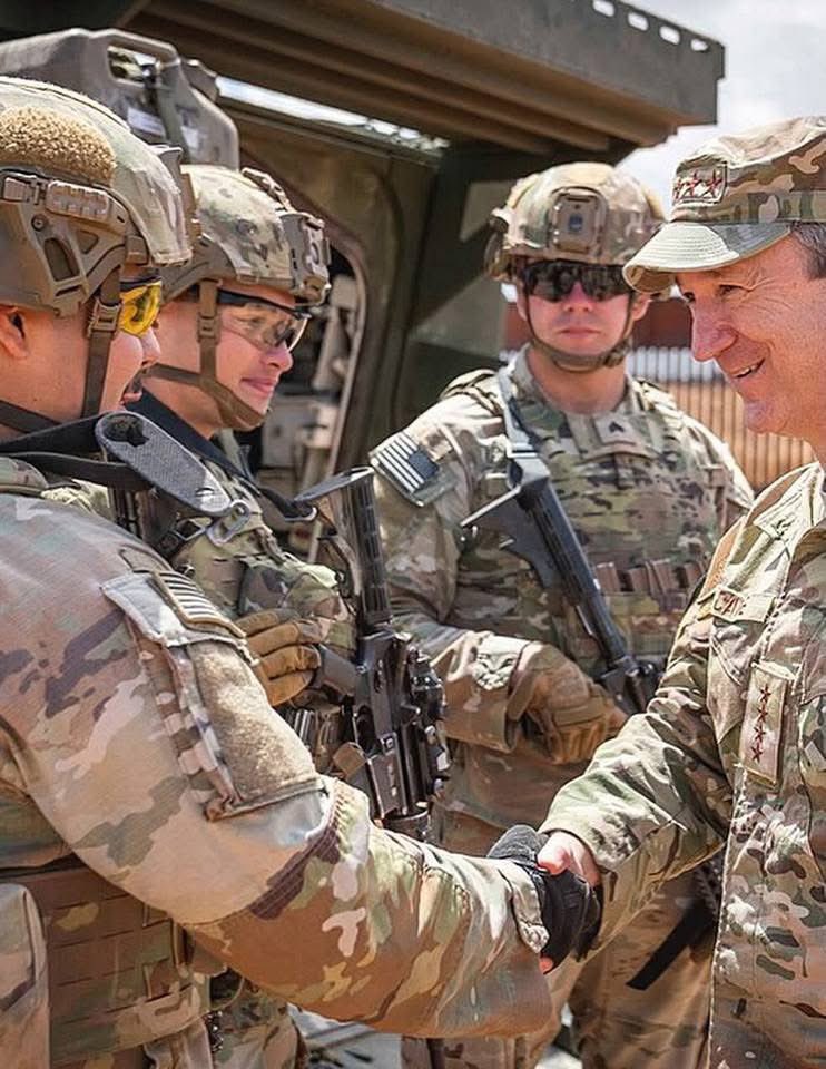 defense_civil25's tweet image. 🚨🚨🚨Alert: US Supreme Commanding General Dan Caine (aka “Raising Caine”) Commander of the US Joint Chiefs of Staff, concluded a very brief but high-profile visit to the frontlines with Venezuela, on the island of Trinidad and Tobago (just miles from Venezuela), leaving after…