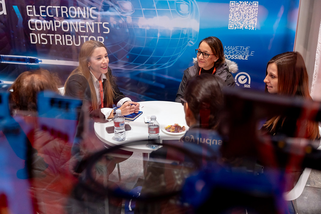 Icomppluselec's tweet image. Primer día en @RailLiveSpain
Venimos a conversar, entender retos y encontrar soluciones reales junto a quienes movéis el sector. Sin guiones, sin artificio: solo trabajo bien hecho y trato directo.
Si estás por @IFEMA, pásate por
📍 Pabellón 10 | Stand G168
#IndustriaFerroviaria