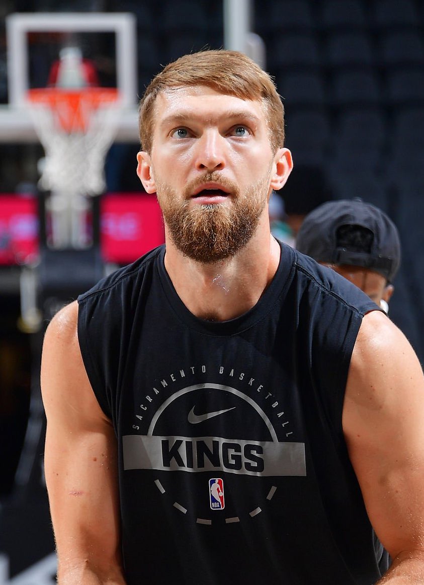 TheDunkCentral's tweet image. Domantas Sabonis has been frustrated with his role in the Kings’ new offense, per @MikeAScotto 

“Sabonis has been disappointed with Sacramento’s downward trajectory since reaching the playoffs and his usage at times under coach Doug Christie, league sources told HoopsHype.”…