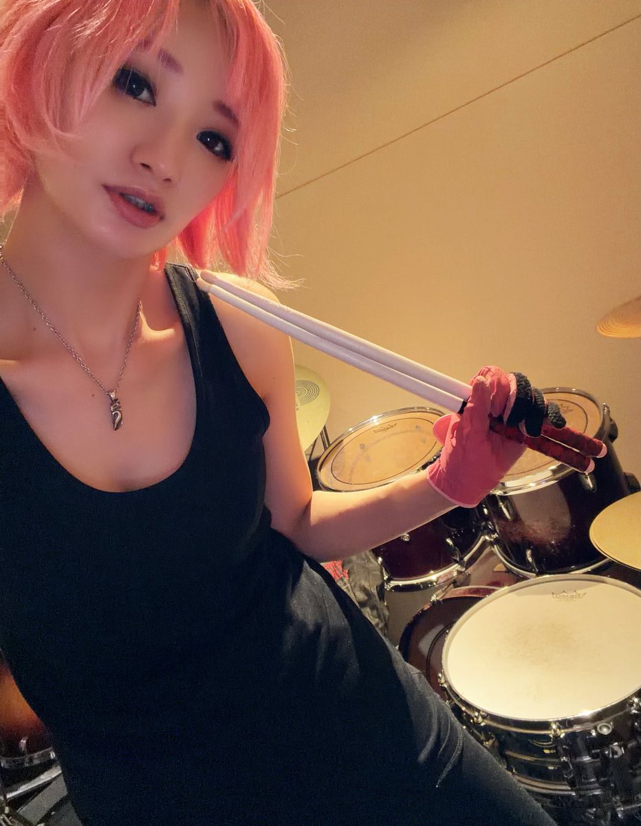 hina_drums's tweet image. ‼️12/26のライヴまであと1ヶ月‼️

さぁ、新しいショウの始まりだ🥁🥁🔥🔥