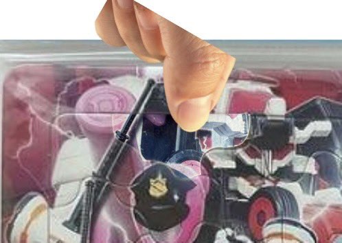 YuuuO's tweet image. 河川敷に落ちてたジグソーパズルのピース。ZINEに載せて何のパズルかを推測してたんだけど、皐月彩さんに「パトレンジャーではないか」と言われ、画像を重ねてみたら一致してたまげた。
これだけで当てられるのすごすぎ