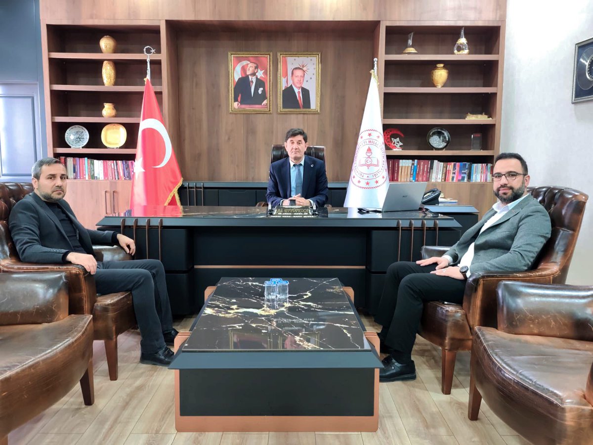 Mardin ÖNDER İmam Hatipliler Derneği olarak, Öğretmenler Günü münasebetiyle İl Millî Eğitim Müdürümüz Sn. Ali Eyyüpkoca’yı makamında ziyaret ettik.

Tüm öğretmenlerimize şükranlarımızı sunuyor; emekleri, gayretleri ve ülkemizin geleceğine kattıkları değer için teşekkür ediyoruz.