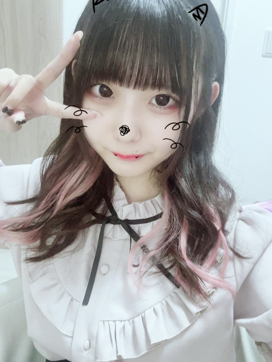 あーやん❤︎ Explore Tokyo Fashion Trends with Chloe's Stylish Airport Look