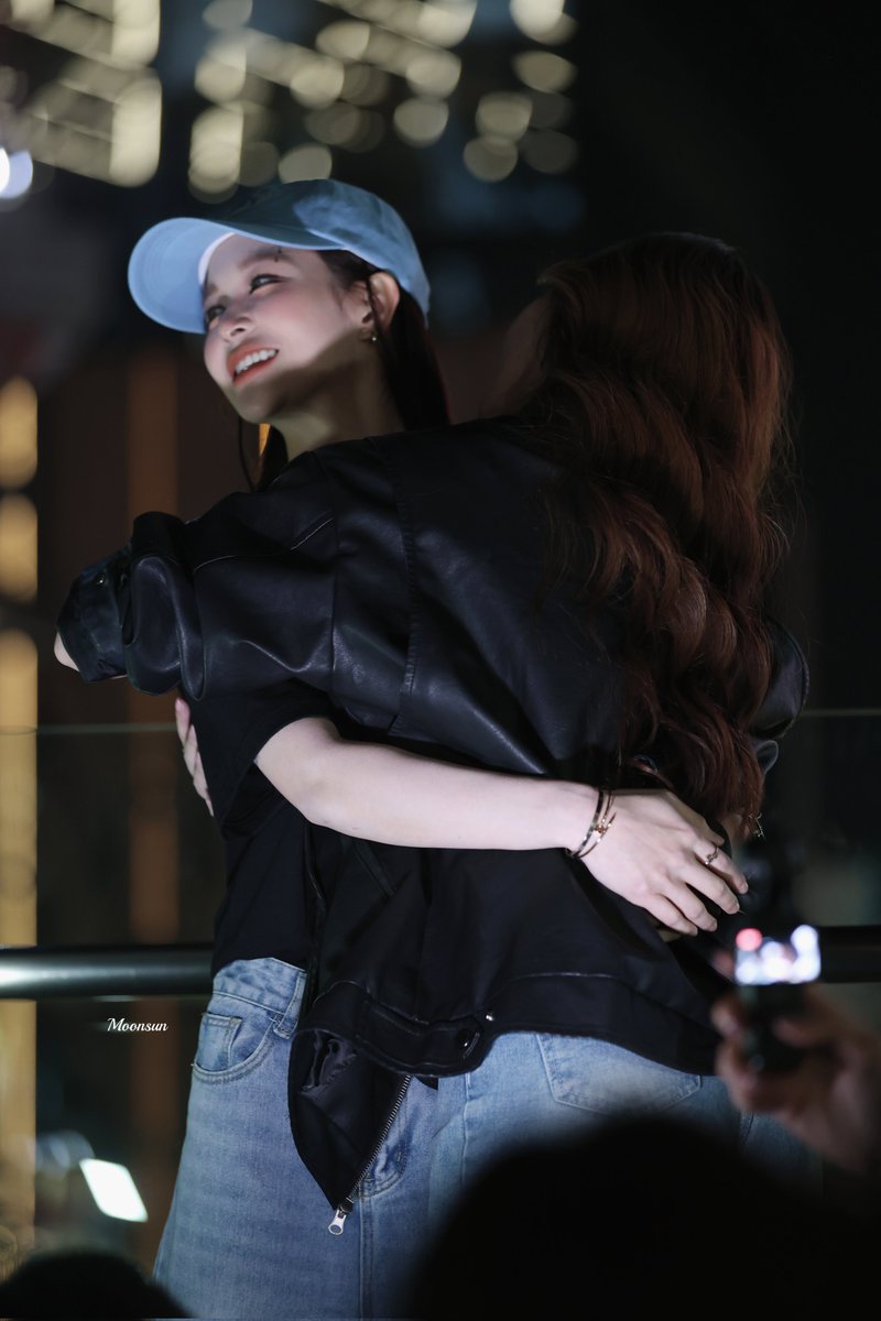 Moonsunlover02's tweet image. กอดกันหวานฉ่ำ

#TKphinyanech #nurdesoraya #TKNur #ChowDer #แตงกวาเหนือ