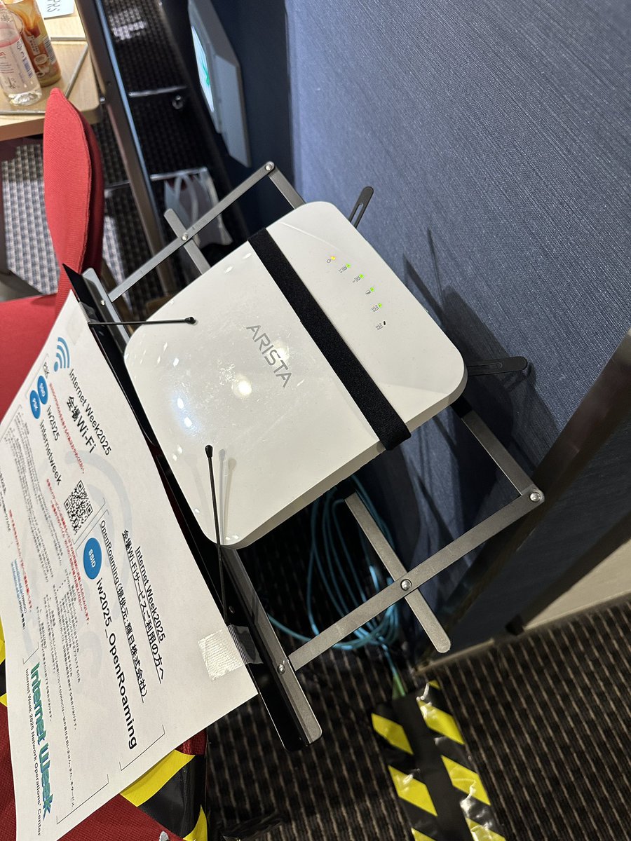 tel_wired's tweet image. Arista AP &amp;amp; 譜面台
 #internetweek_jp