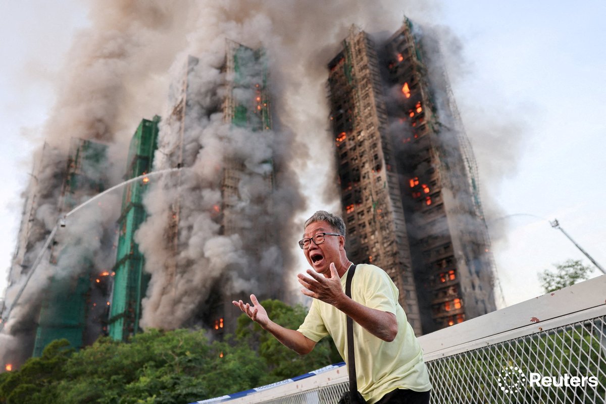 Wong, 71, reacts after claiming his wife is trapped inside Wang Fuk Court during a major fire, in Tai Po, Hong Kong, China reut.rs/481blcu 📷 Tyrone Siu