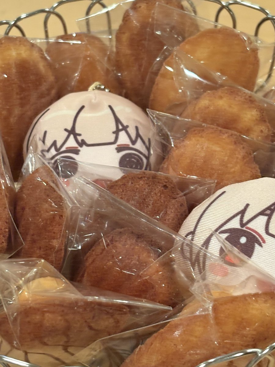 dyap_km's tweet image. マドレーヌを作りました
画像はそれを狙うデビル名取と埋まるみちもち。