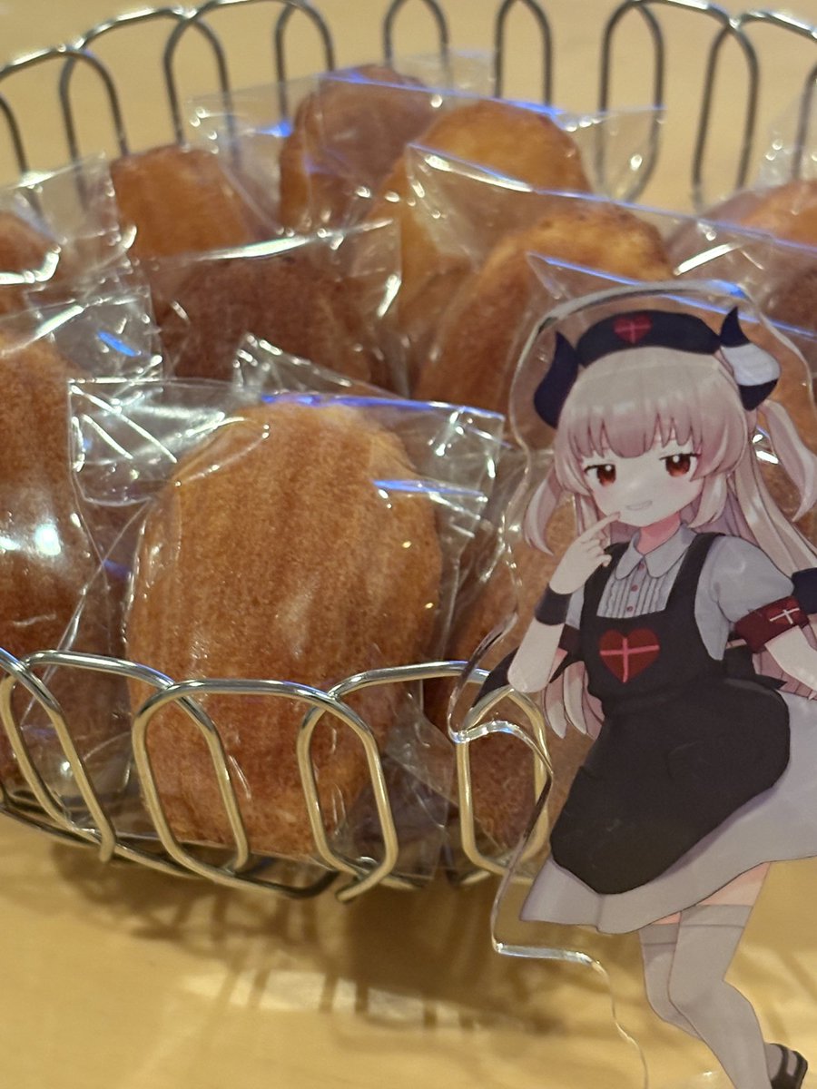 dyap_km's tweet image. マドレーヌを作りました
画像はそれを狙うデビル名取と埋まるみちもち。