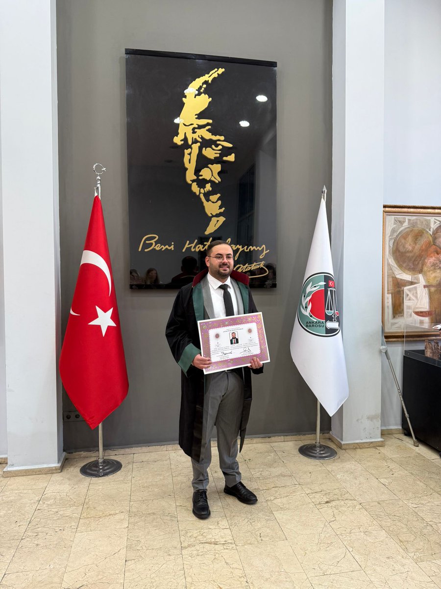 Avukatlık ruhsatını alarak adalet yürüyüşünde önemli bir eşiği aşan sevgili yol arkadaşım <a href="/nihatardamercan/">Nihat Arda Mercan</a> …

Cumhuriyetimizin hukuk ışığını, Atatürk’ün “adalet mülkün temelidir” sözünü yüreğinde taşıyarak bu mesleğe adım atmanı büyük bir gururla kutluyorum.

Emeğin, alın terin,