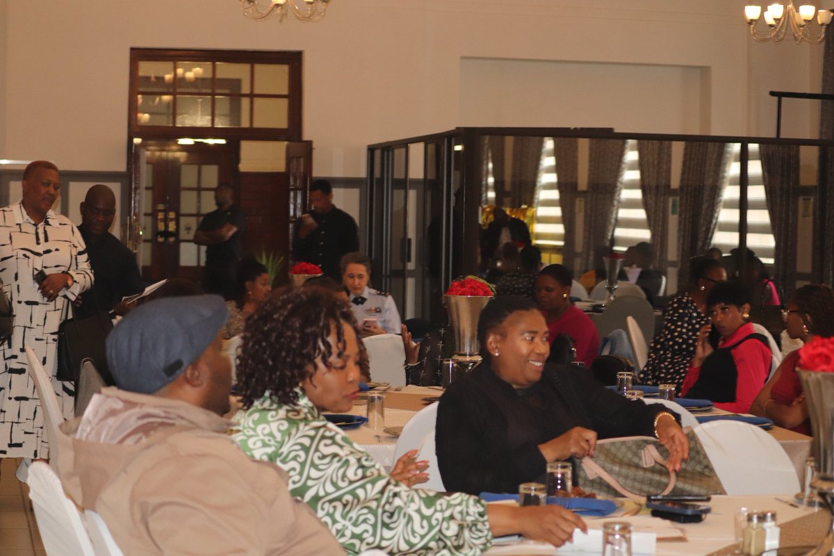 SAPoliceService's tweet image. #sapsHQ [SAPSET TERTIARY STUDENTS LUNCHEON] Today’s engagement brings together beneficiaries from various tertiary institutions to celebrate their academic achievements and to strengthen the support network available to them. 

The #SAPSET luncheon also aims to provide…