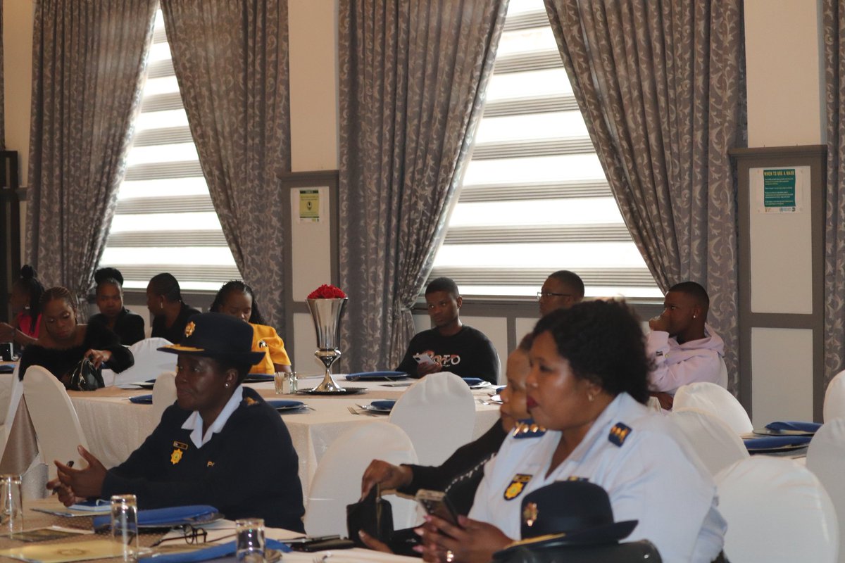 SAPoliceService's tweet image. #sapsHQ [SAPSET TERTIARY STUDENTS LUNCHEON] Today’s engagement brings together beneficiaries from various tertiary institutions to celebrate their academic achievements and to strengthen the support network available to them. 

The #SAPSET luncheon also aims to provide…