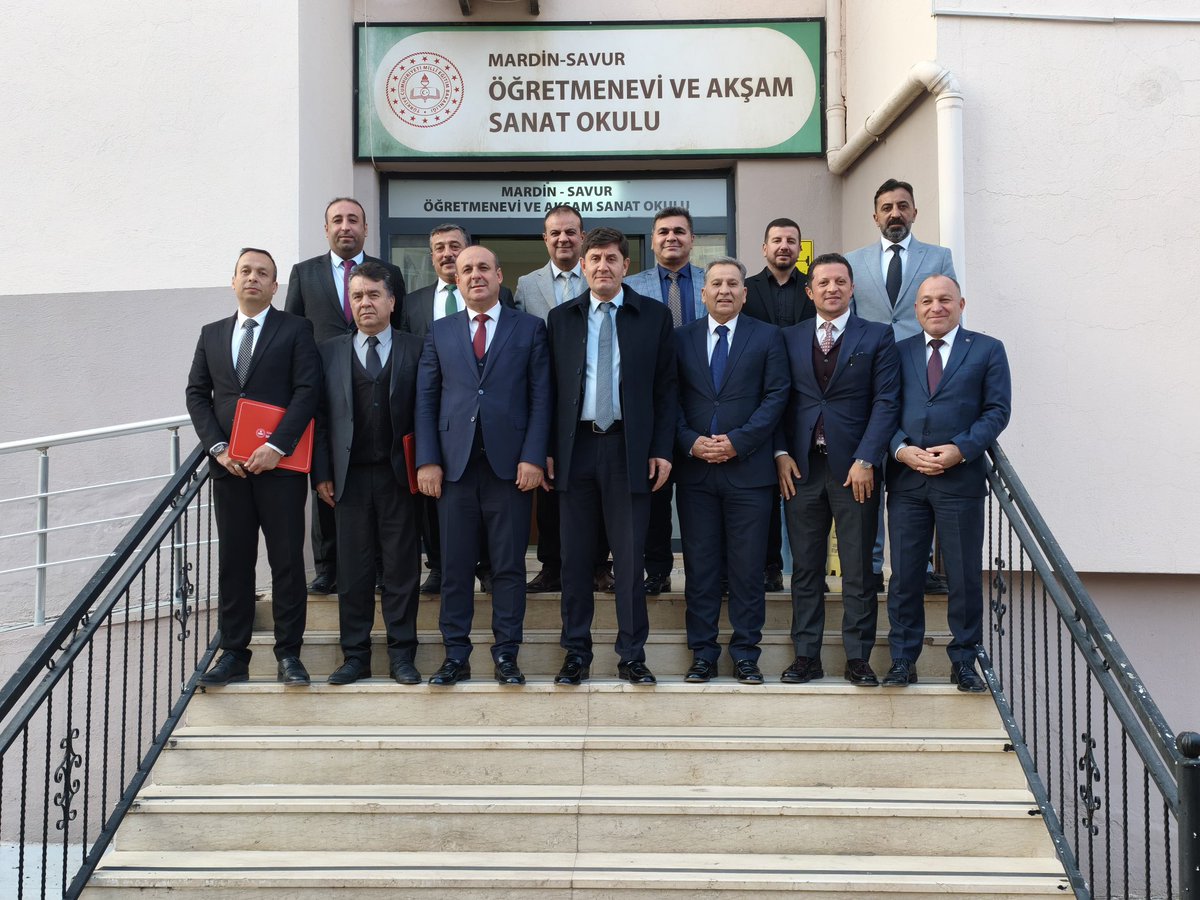 İl Millî Eğitim Müdürümüz Sayın Ali Eyyüpkoca başkanlığında, ilçelerimizdeki eğitim faaliyetlerinin detaylı olarak değerlendirildiği İlçe Millî Eğitim Müdürleri Kurulu Toplantısı, Savur ilçemizde gerçekleştirildi. Toplantıda İYEP ve DYK faaliyetlerinden projelere, ortaöğretim