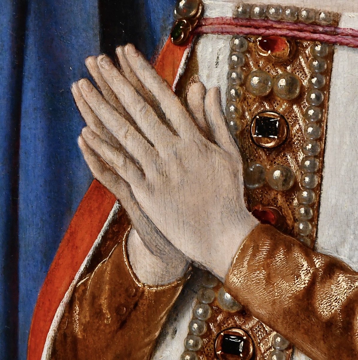 Dès aujourd’hui, découvrez le Triptyque de Moulins restauré au musée du #Louvre ! 

Le Triptyque de Moulins de Jean Hey est l'un des chefs-d'œuvre absolus de la peinture française à l'aube du XVIe siècle.

Sa restauration (2022-2025), décidée et pilotée par la direction régionale