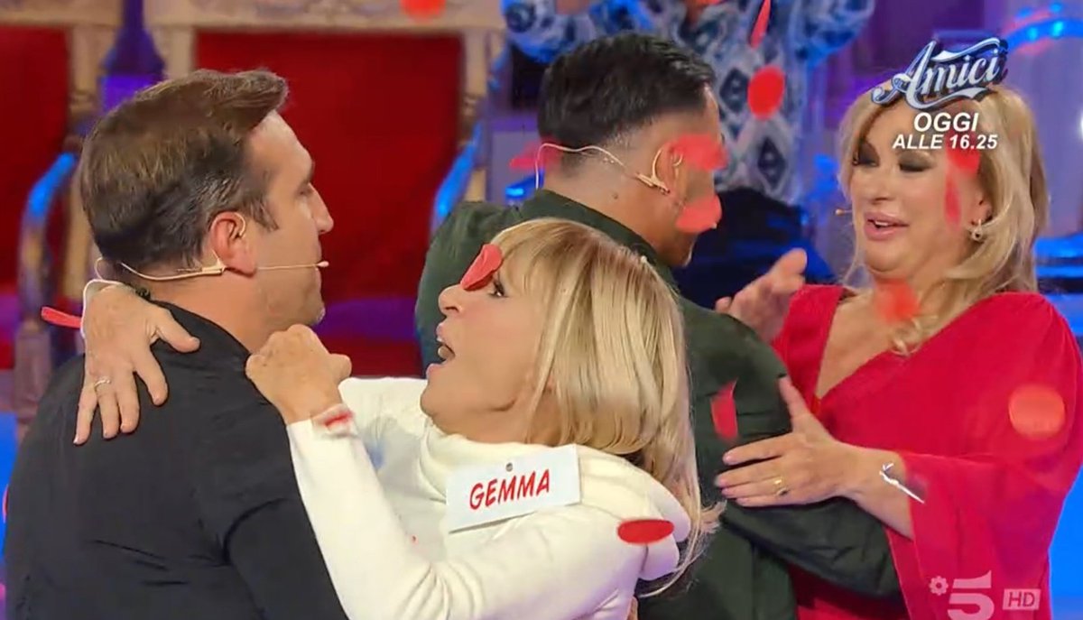 AIUTOOOOOOO 😱😱😱🤣✈️
#uominiedonne
