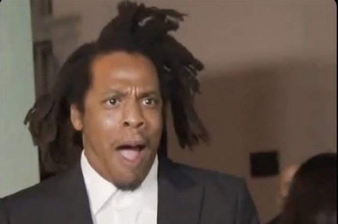 Cat says he gave General Bheki Cele 300k &amp; 200k subsequently😀.
Ziyakhala there by #AdHocCommittee