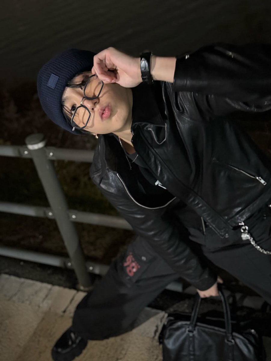 BUNN13B000's tweet image. Since he decides to post some of the cooler pics I took of him on our walk, let me share the silly cutie patootie pics I took :3 I can't have people thinking my bestie is all cool and stealable 🤧