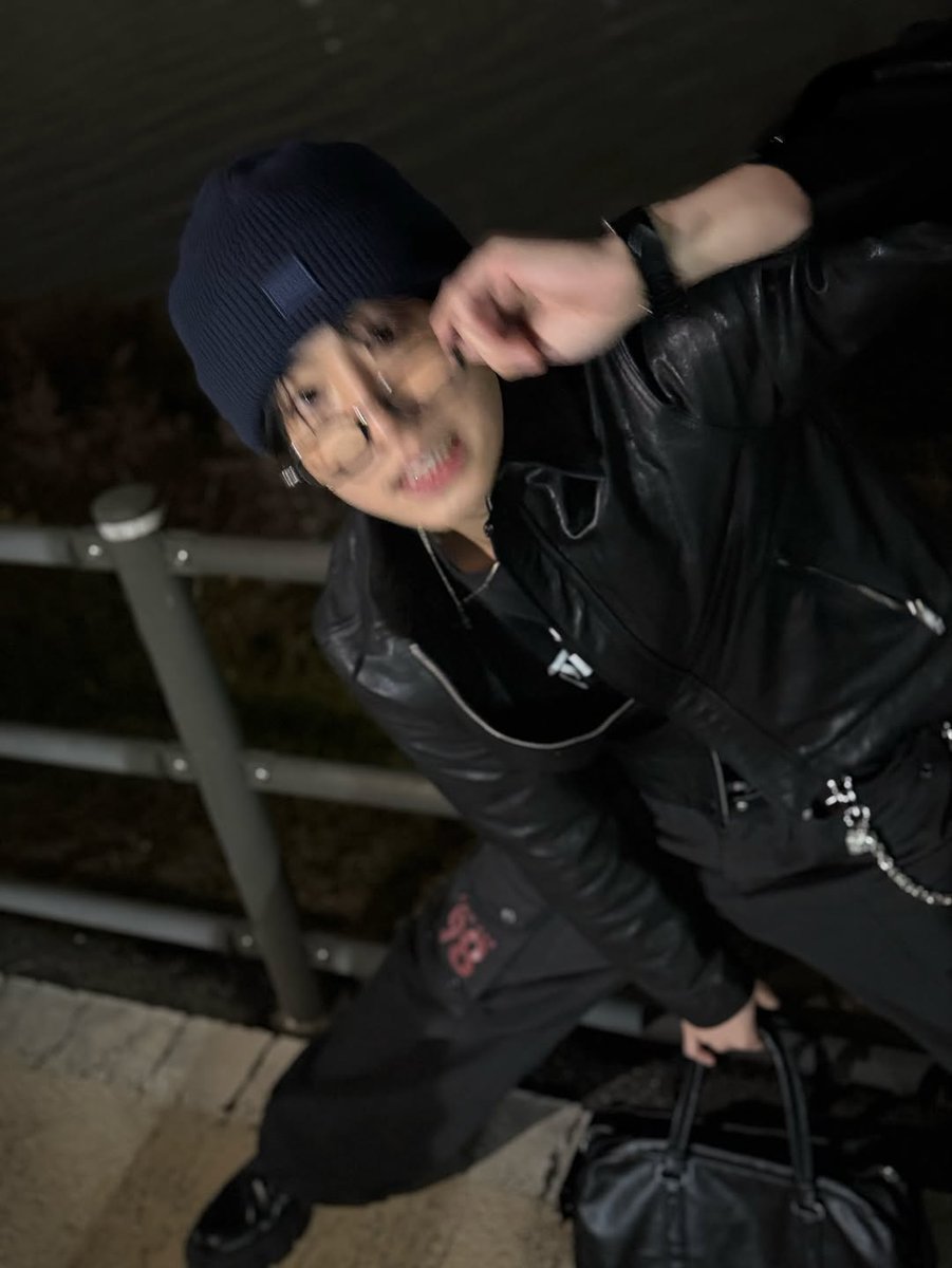 BUNN13B000's tweet image. Since he decides to post some of the cooler pics I took of him on our walk, let me share the silly cutie patootie pics I took :3 I can't have people thinking my bestie is all cool and stealable 🤧