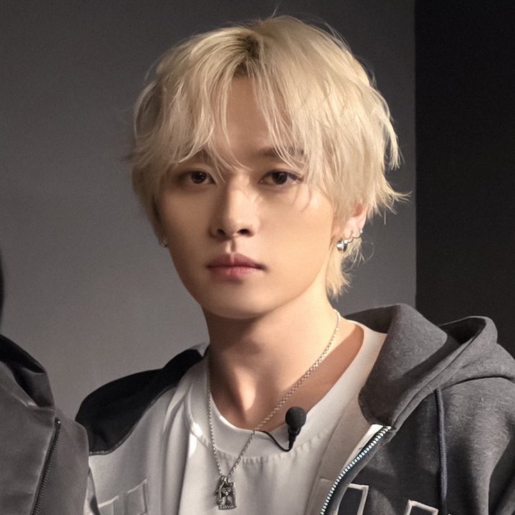 pocketmimo's tweet image. he’s so pretty it pisses me off who the fuck just looks like this