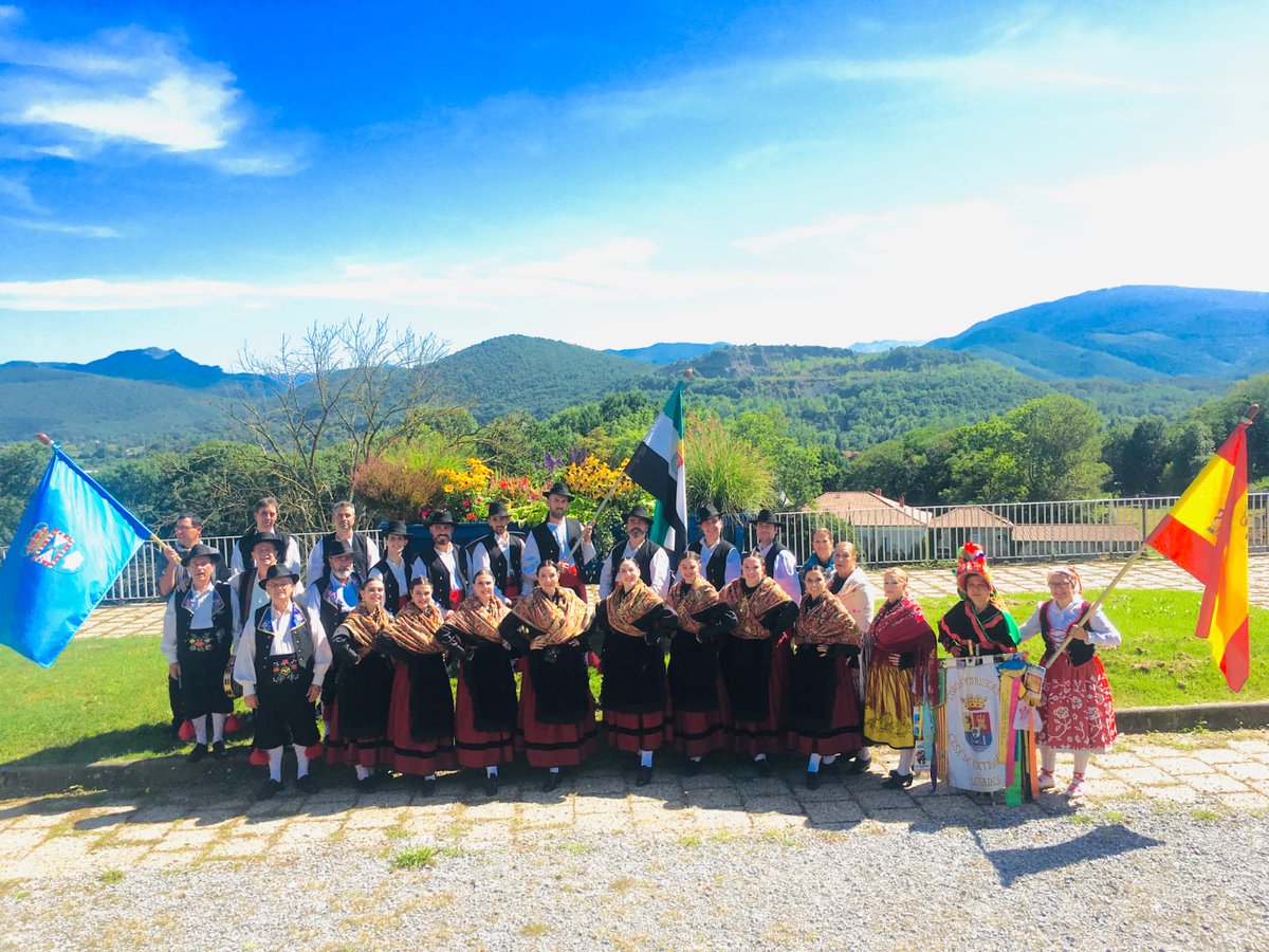 Hoy 43 aniversario de la primera actuación del Grupo de Coros y Danza Villa de Leganés. Ellos son unos embajadores de lujo de Leganés y de Extremadura. ¡Felicidades <a href="/villadeleganes/">CyD Villa de Leganés</a>!