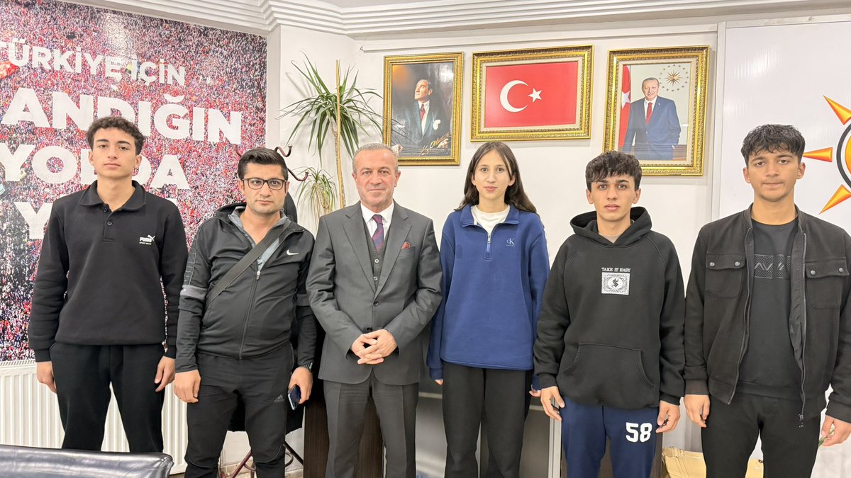 📍Hakkari 

✅️ AK Parti Hakkari İl Başkanlığı 

🔹️ Beyaz Ay Derneği Başkanımız Sn. Şirin ŞELÇUK ve İŞGEM özel gereksinimli kursiyerlerimizi İl Başkanlığımızda ağırladık.

Kıymetli başkanımız ve Özel gereksinimli kardeşlerimizin hal hatırlarını sorduk. Dernek ve kurs