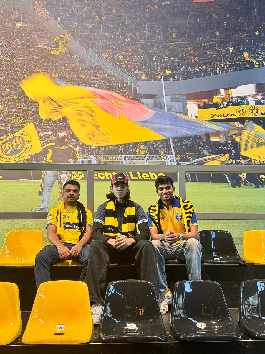blasters_army's tweet image. From Blasters Army’s💛💙 West Stand To Black &amp;amp; Yellow’s 💛🖤 North Stand 
🇮🇳🇩🇪 

Our overseas representative Varah makes his appearance at the UCL night in Germany! ⚽️🔥
.
#Keralablastersarmy #Keralablasters #Borrusiadortmund #Blackandyellow
