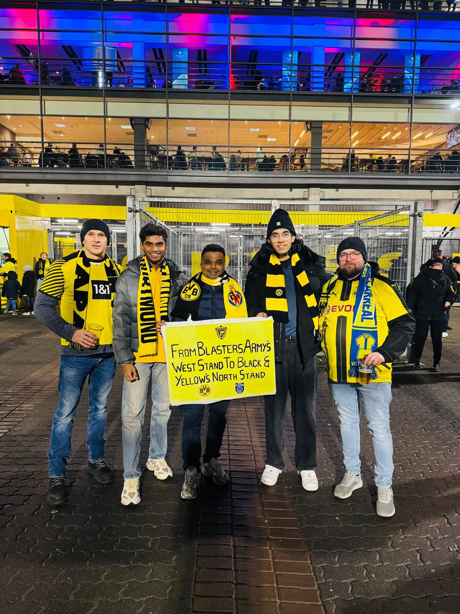 blasters_army's tweet image. From Blasters Army’s💛💙 West Stand To Black &amp;amp; Yellow’s 💛🖤 North Stand 
🇮🇳🇩🇪 

Our overseas representative Varah makes his appearance at the UCL night in Germany! ⚽️🔥
.
#Keralablastersarmy #Keralablasters #Borrusiadortmund #Blackandyellow