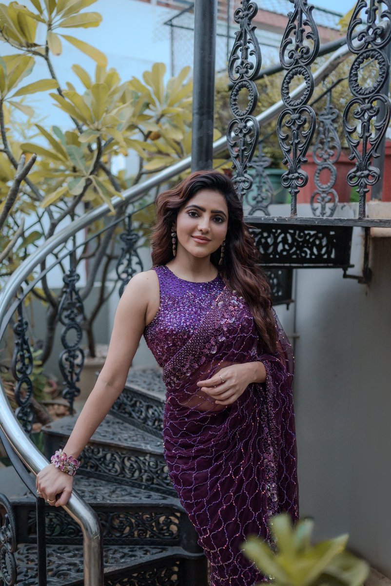 AthulyaOfficial's tweet photo. Just a touch of twilight sparkle ✨ #purplevibes💜 https://t.co/Maao0oXjec