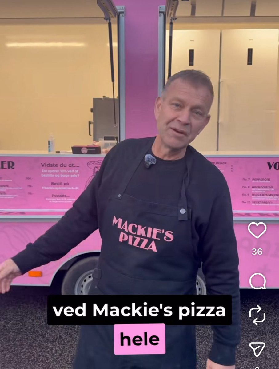 Den der Mackie’s Pizza-foodtruck virker ret slatten, han tør jo ikke engang køre ind til Aarhus med den, holder kun i Søften, Hadsten og andre underlige steder, men kæmpe, kæmpe cadeau til deres madlavningsforklæde. Det ønsker jeg mig til jul. Tak for at komme til min ted talk.