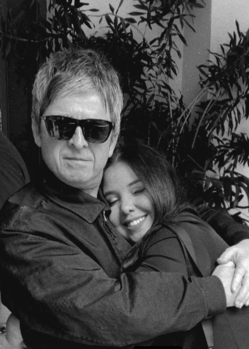 alivedemo's tweet image. i need to be hugged by noel at least once 🫩 he looks so cuddly