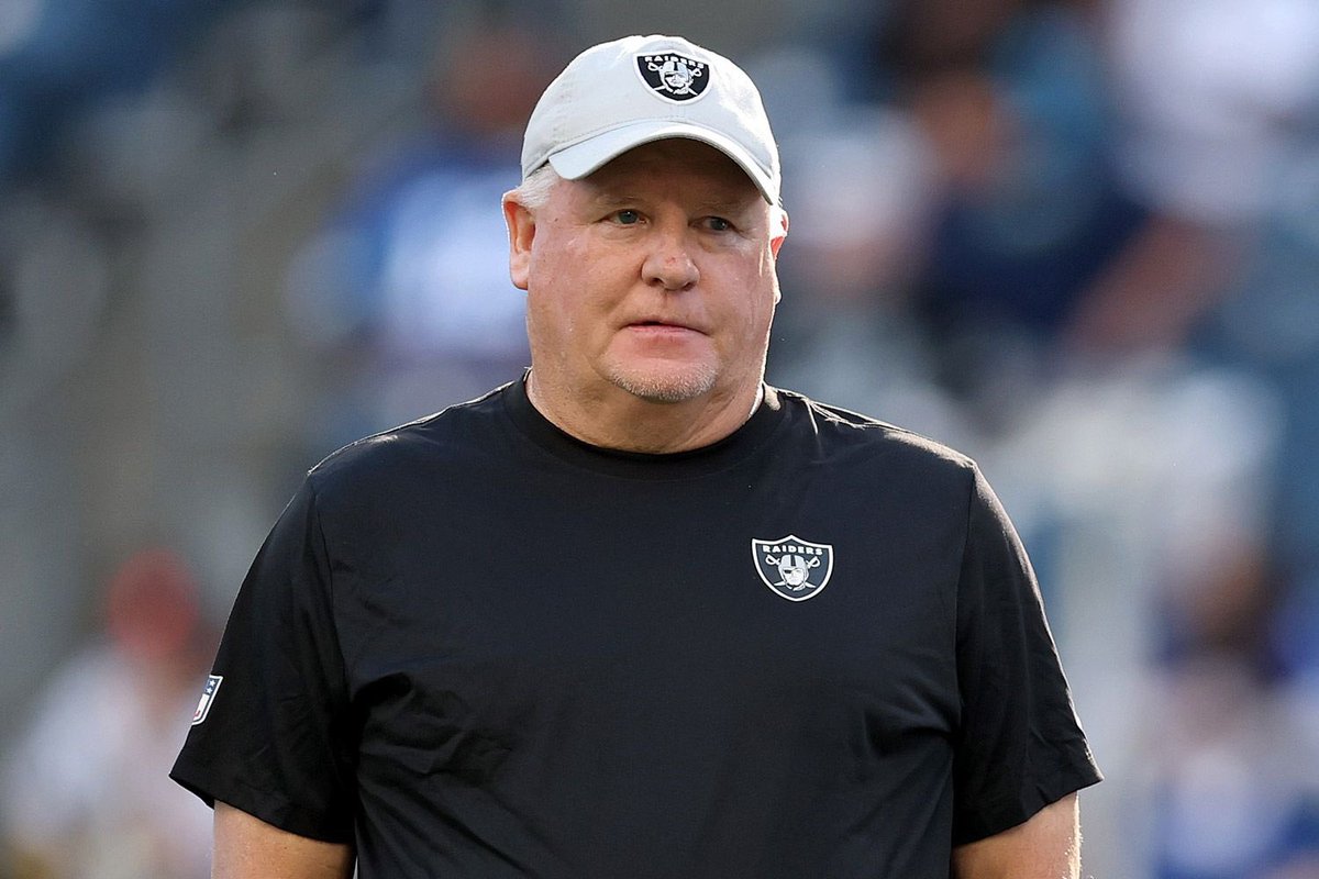 WhatHeLooksLike tweet media