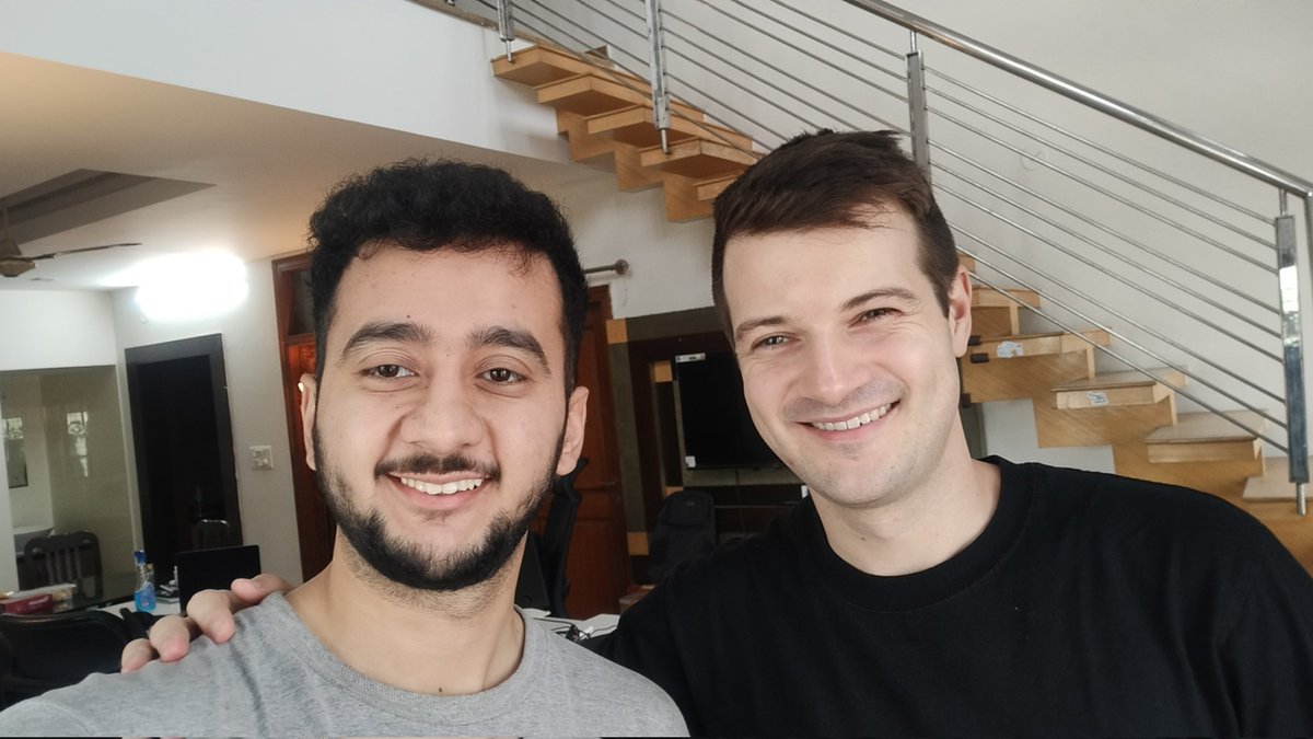 Hartdrawss's tweet image. Joining X changed my life entirely

In March 2025, I was fired from my job. Something any 23 yo would have considered a massacre for himself. I was stuck at a cross section of choices. 2 paths present in front of me

→ Go Full-Time on my Startup
→ Find a Job and kill the Dream…