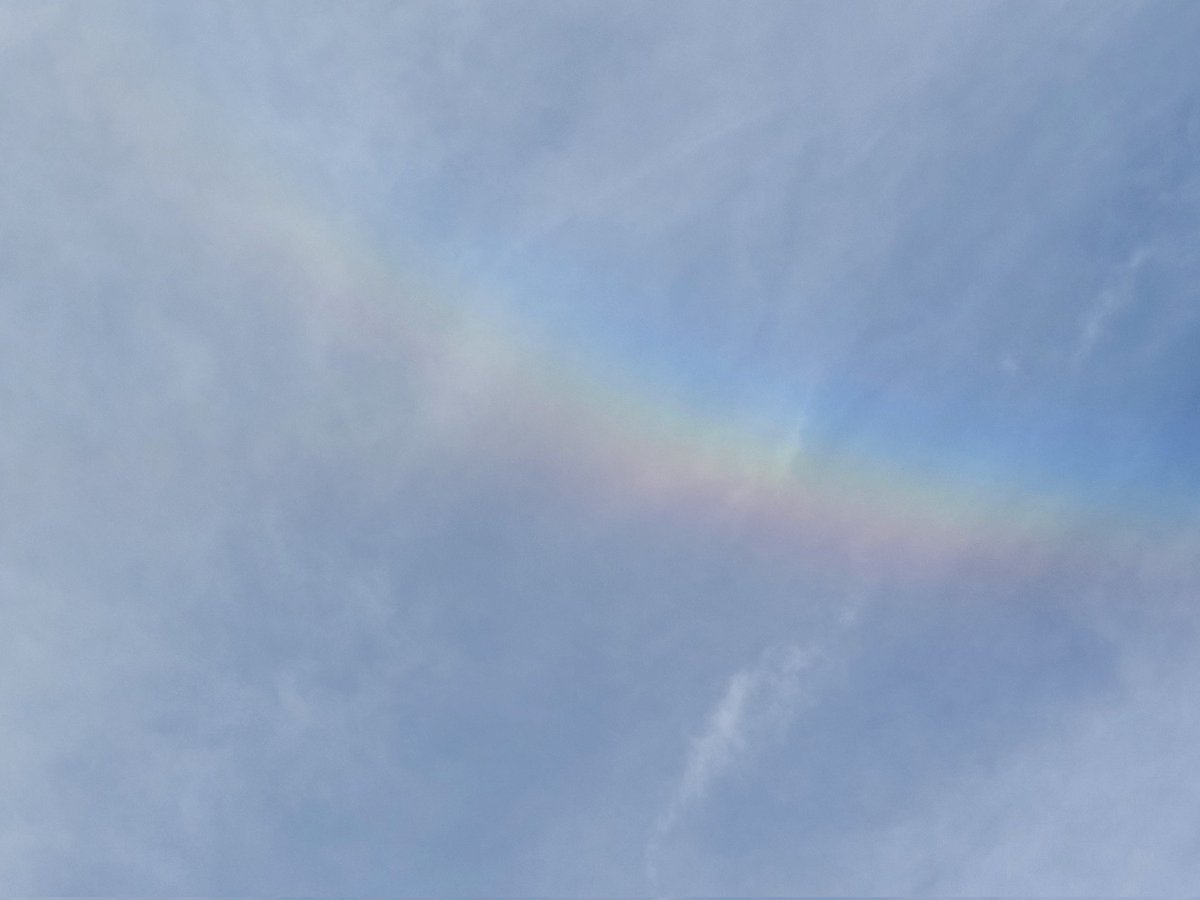 carmendavis57's tweet image. Upside down rainbows. Total block out coming my way.