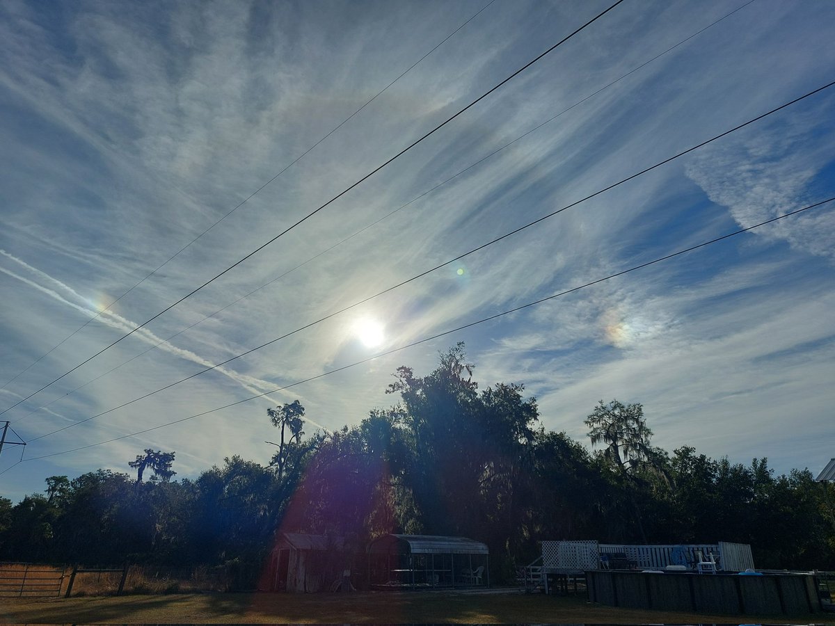 carmendavis57's tweet image. Upside down rainbows. Total block out coming my way.