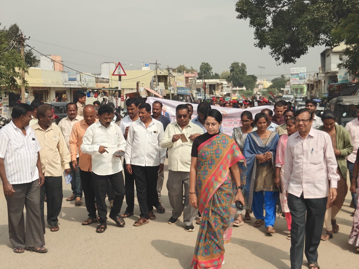 ShwethaKAS's tweet photo. ಚೇಳೂರು ತಾಲೂಕಿನಲ್ಲಿ ಸಂವಿಧಾನ ದಿನಾಚರಣೆ 2025.
#Constitution #constitutionday https://t.co/REG8dwZ4PE