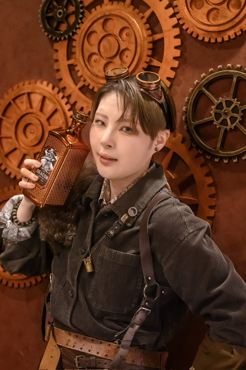 いっしょに、飲むだろ？

#deaconwhisky
#大阪蒸気撮影会

photo:<a href="/NkzyRnrmtC/">ならさん/撮影依頼募集中/悪役連合📷️沙界妖怪芸術祭公式📷️/被写体募集中</a> 📸