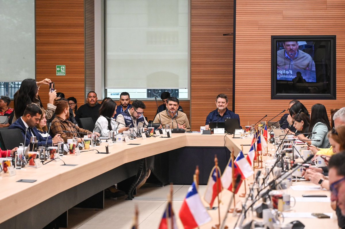 Orrego's tweet image. No solo construimos plazas: construimos puntos de encuentro, comunidad y oportunidades. Aprobamos por unanimidad el aumento de presupuesto para el mejoramiento de la Avenida Alberto Hurtado, entre Ecuador y Antofagasta, en Estación Central. Este nuevo pulmón para la comuna es una…