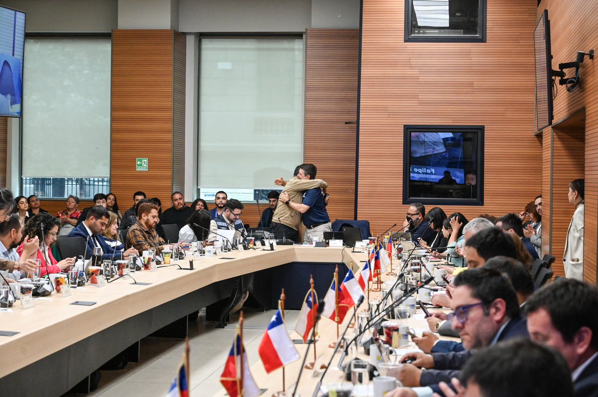 Orrego's tweet image. No solo construimos plazas: construimos puntos de encuentro, comunidad y oportunidades. Aprobamos por unanimidad el aumento de presupuesto para el mejoramiento de la Avenida Alberto Hurtado, entre Ecuador y Antofagasta, en Estación Central. Este nuevo pulmón para la comuna es una…