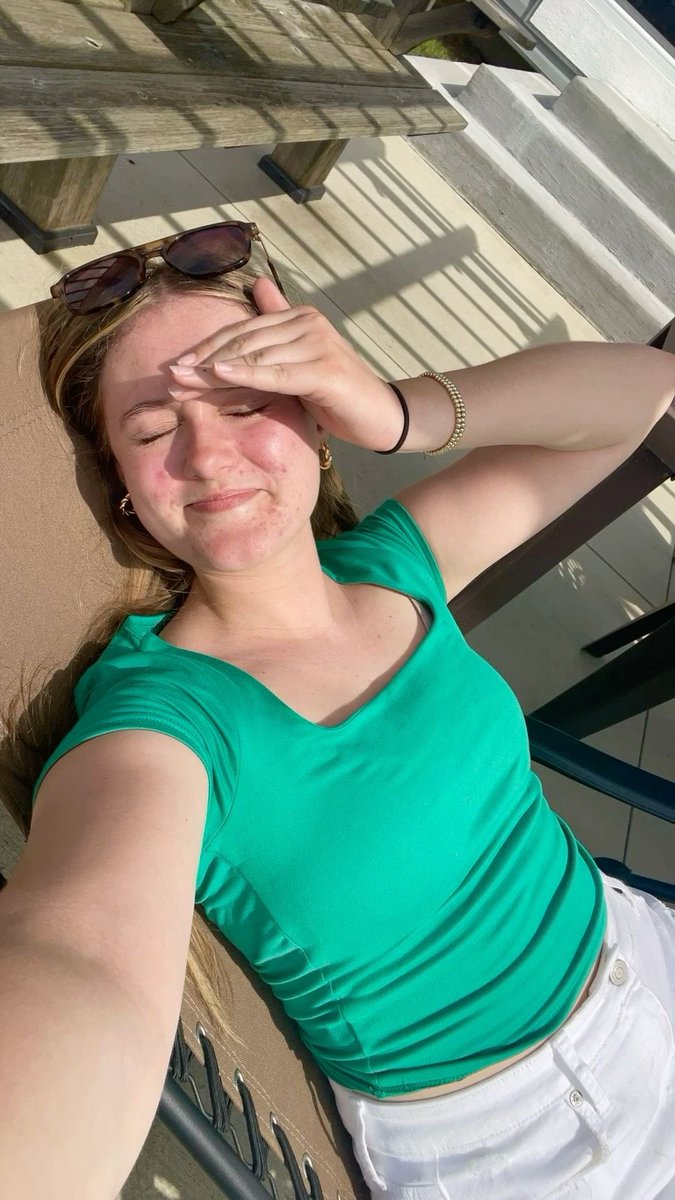 MariaBozzy's tweet image. You have 10 seconds to talk to me. What would you say?